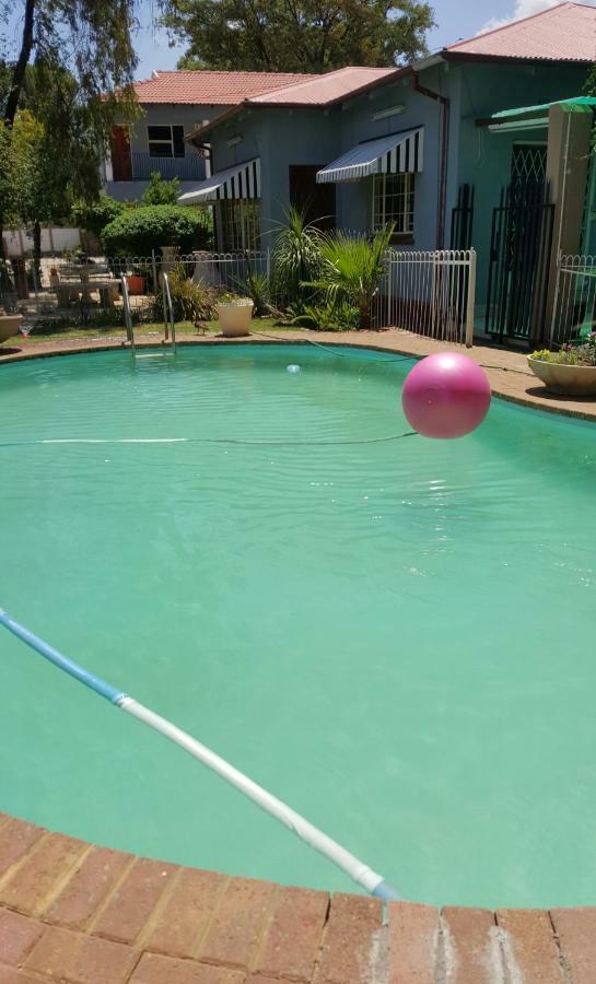 Silver Rest Guesthouse Mafikeng Kültér fotó