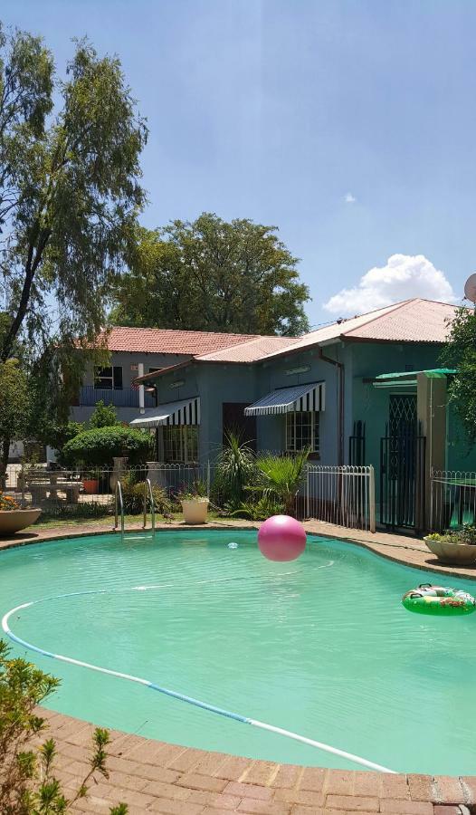 Silver Rest Guesthouse Mafikeng Kültér fotó